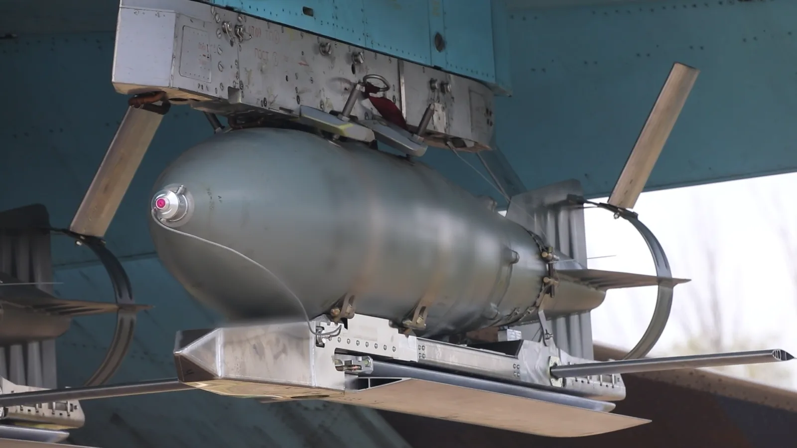 The Glide-Bomb Range Race: Russia vs the West