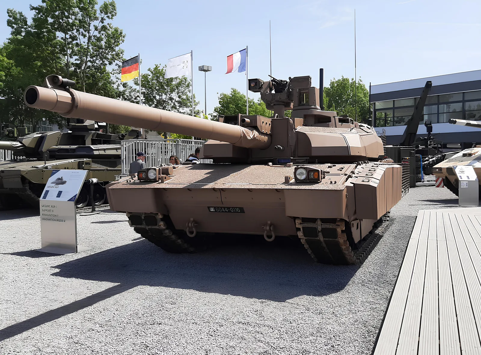Leopard 2A7 vs Abrams vs Leclerc XLR