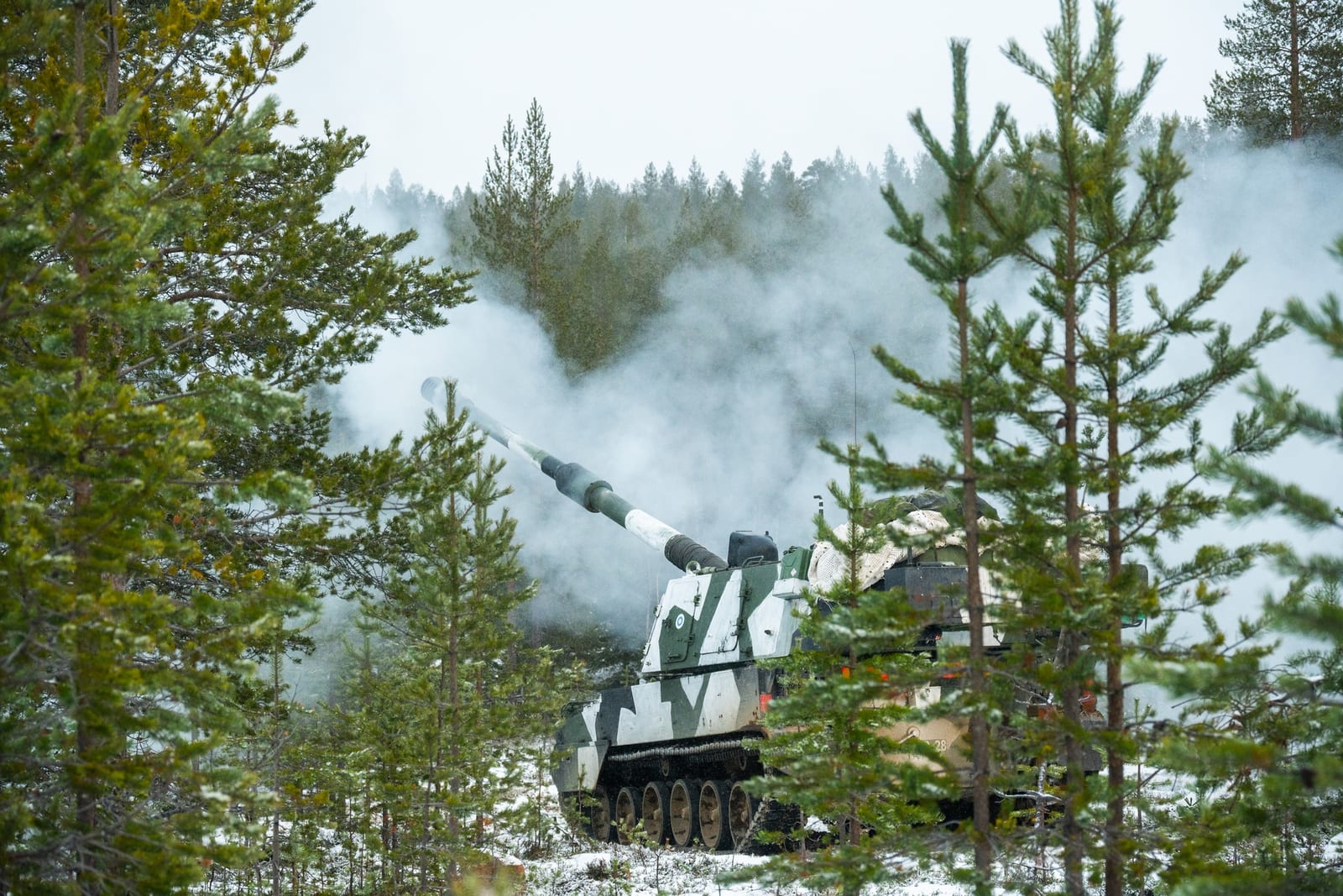 Army Selects Hanwha K9 Wheeled Howitzer for M777 Replacement
