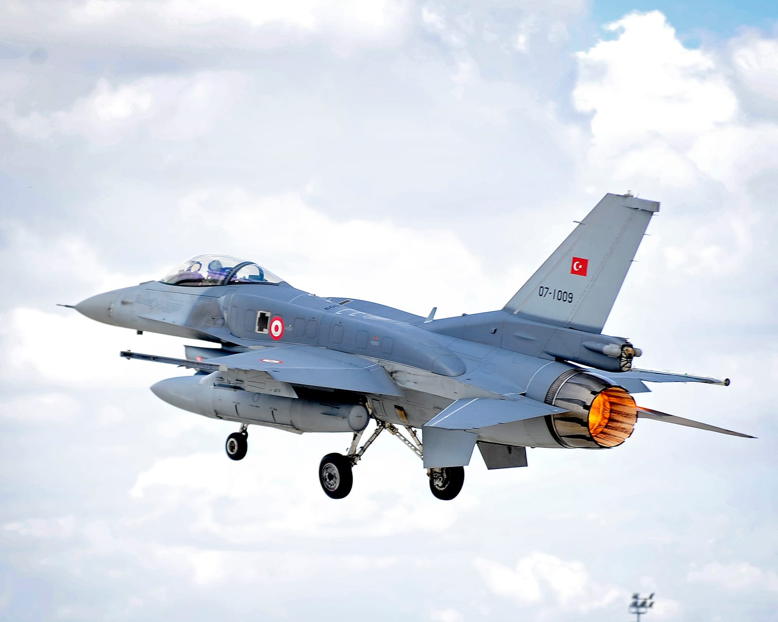 A Turkish Air Force F-16C Block 50 fighter jet in flight