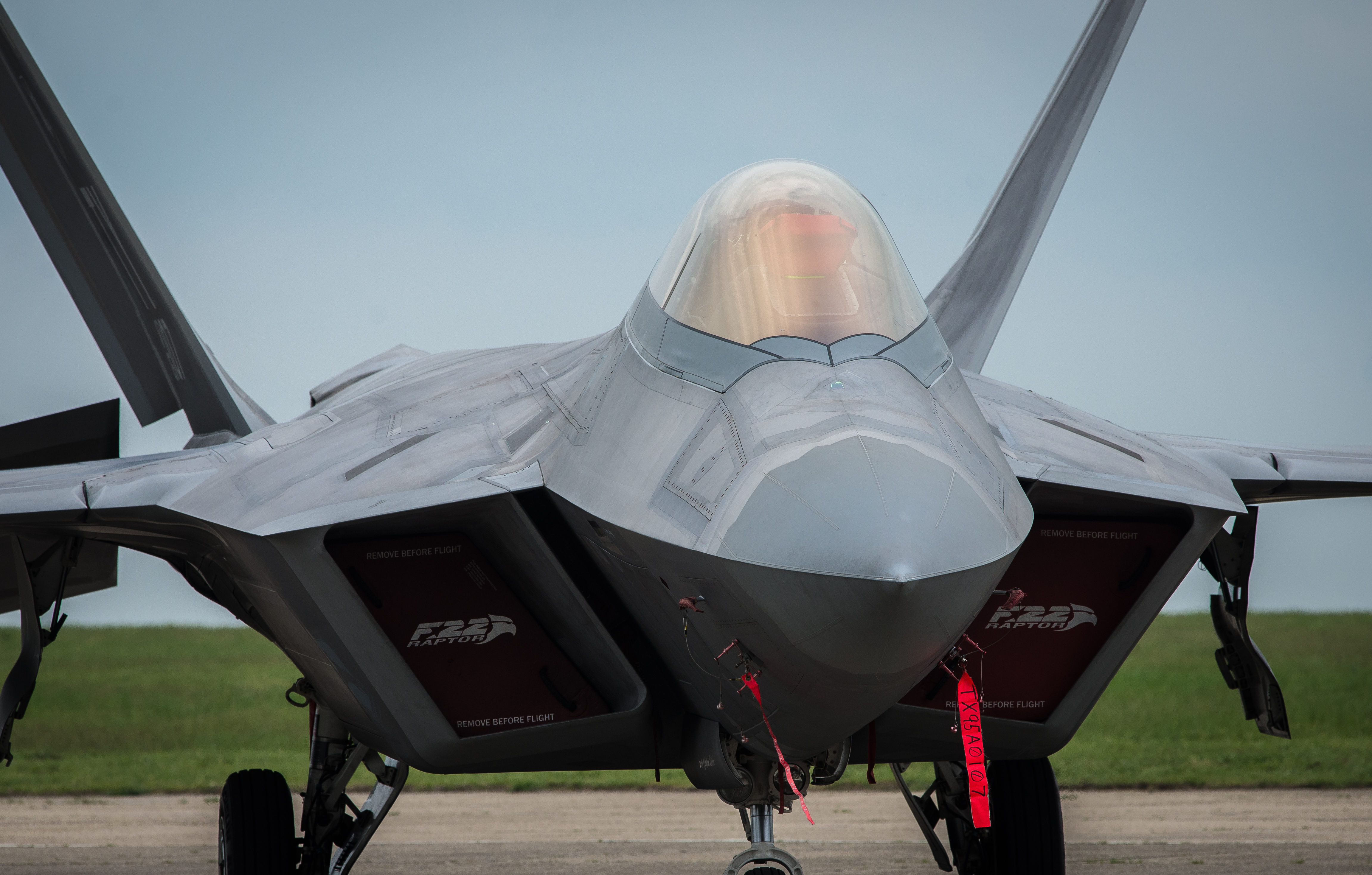 An F-22A Raptor parked on the flightline at Mihail Kogălniceanu Air Base, Romania