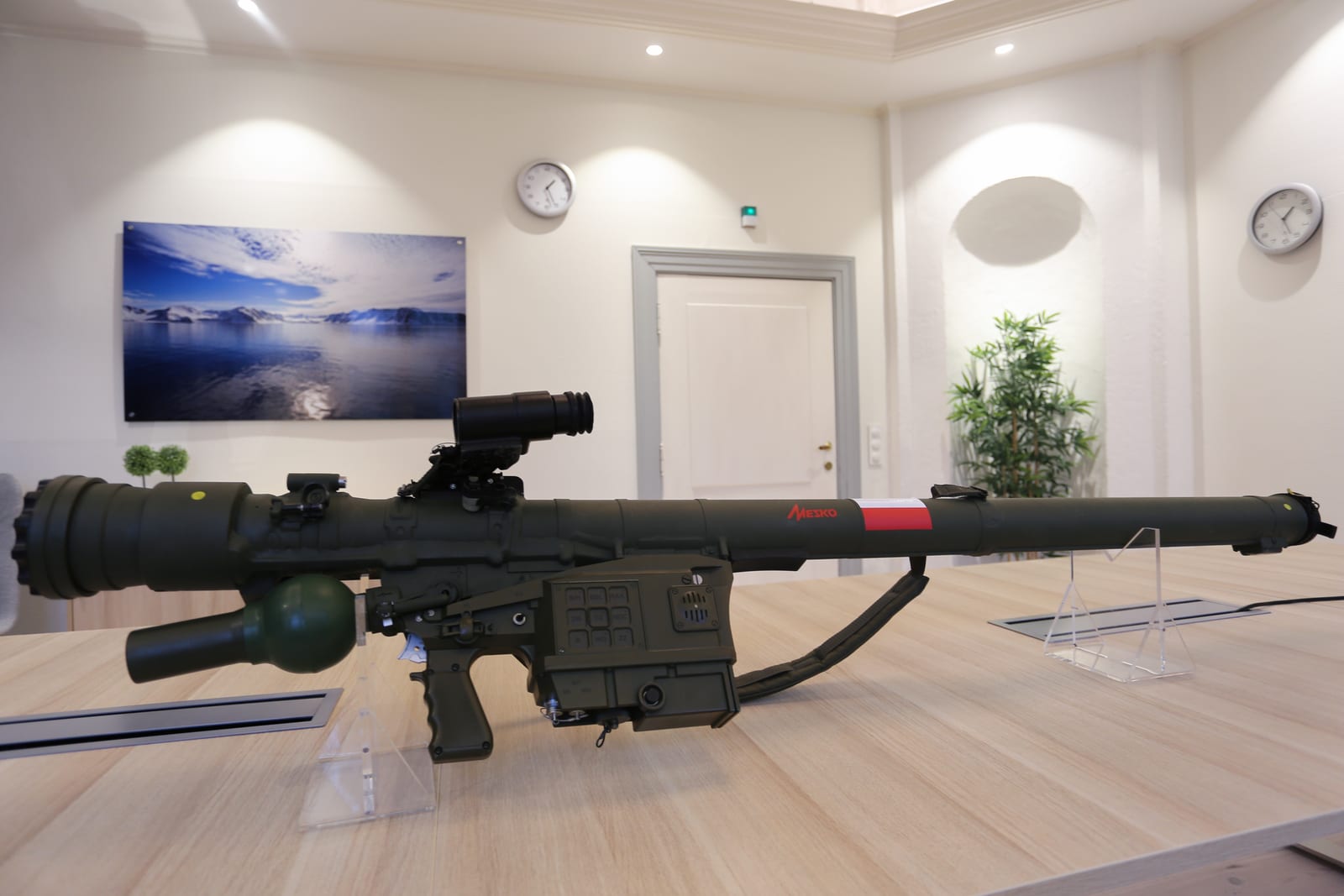 A Piorun MANPADS launcher and missile canister on display, procured by Norway's Defence Materiel Agency