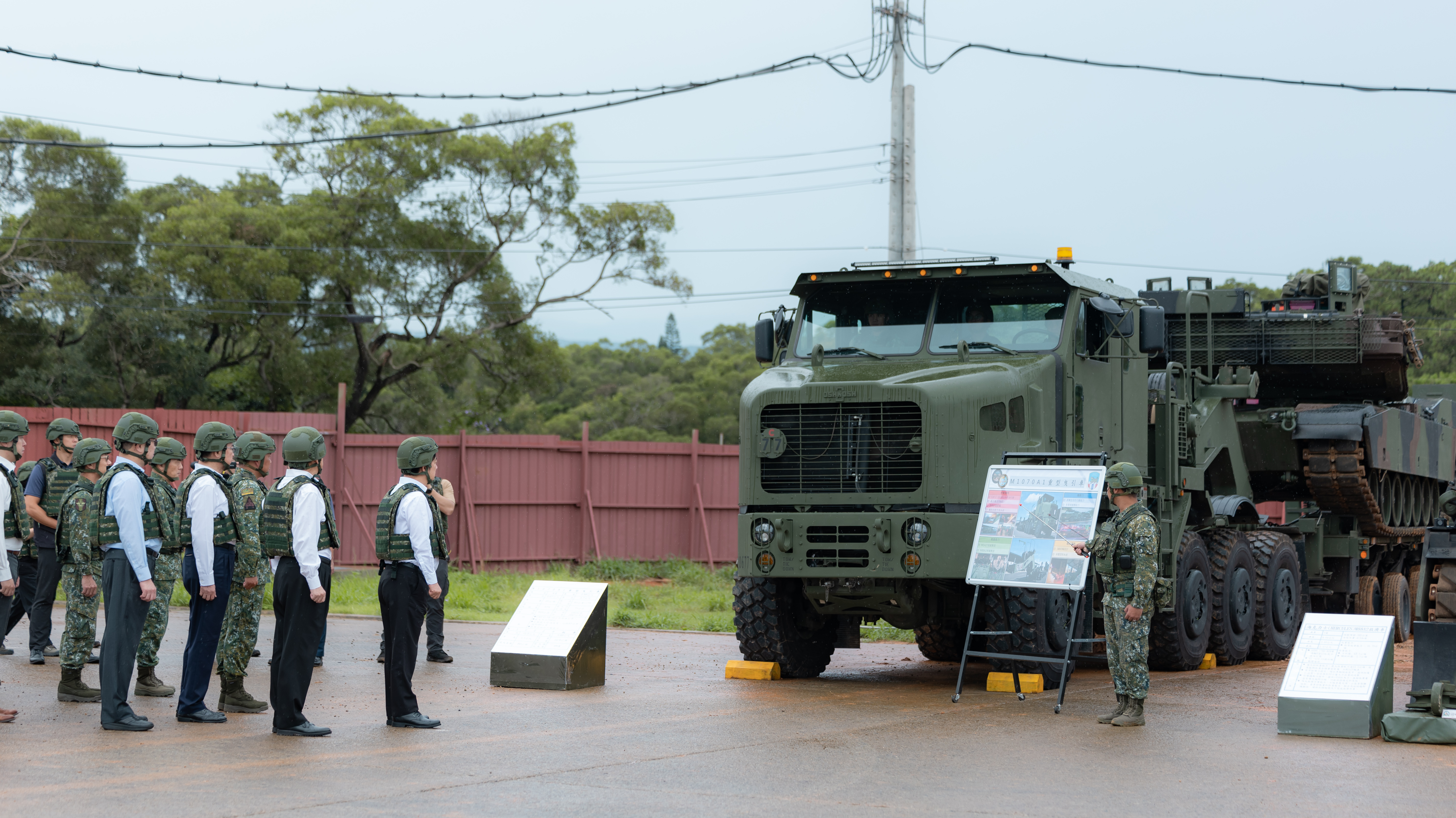Taiwan President Lai Ching-te viewing M1A2T tank replacement training, second angle