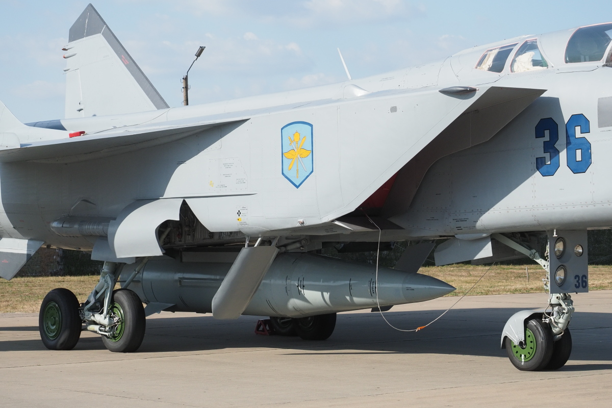 A training mockup of a Kh-47M2 Kinzhal missile mounted on a MiG-31K aircraft, displayed at a military forum near Moscow