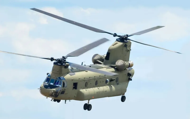 Boeing CH-47F Chinook — view 1