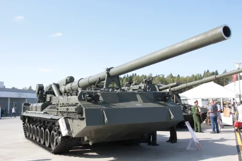 Uralvagonzavod 2S7 Pion