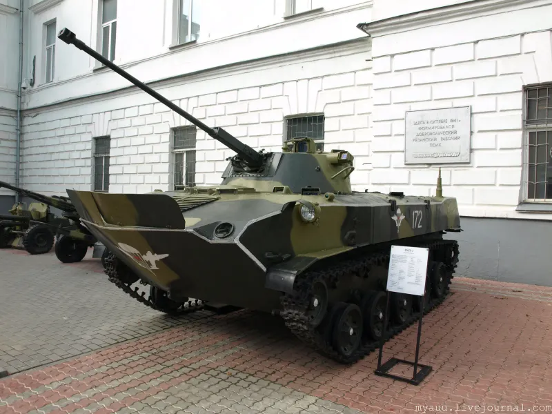 Kurganmashzavod BMD-2, view 1