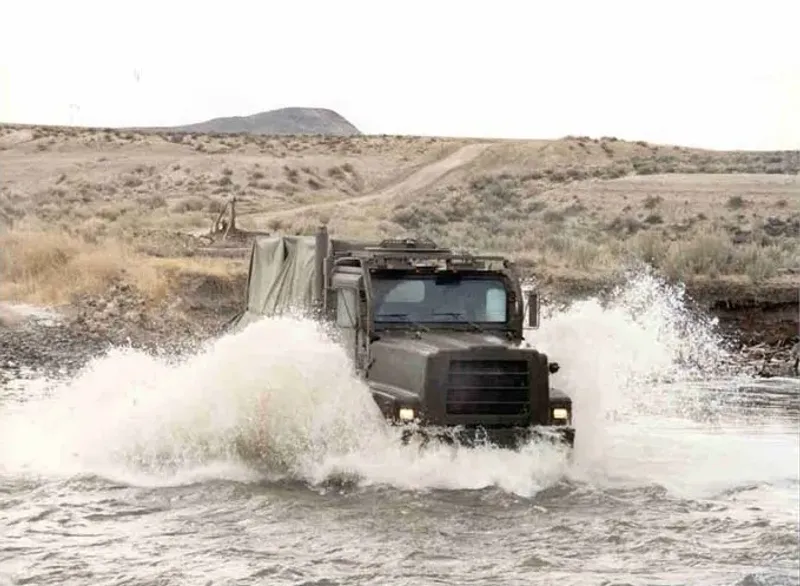 Oshkosh Defense MTVR (Medium Tactical Vehicle Replacement), view 1