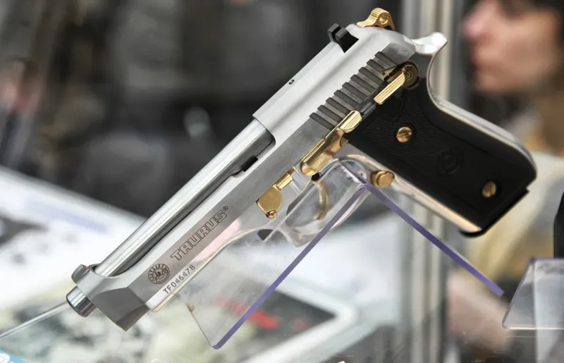 Taurus Armas PT92, view 1